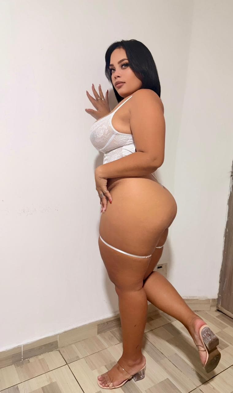 Imagen de galería para MORENA VOLUPTUOSA DE CURVAS NATURALES DISPONIBLE PARA COMPLACERTE